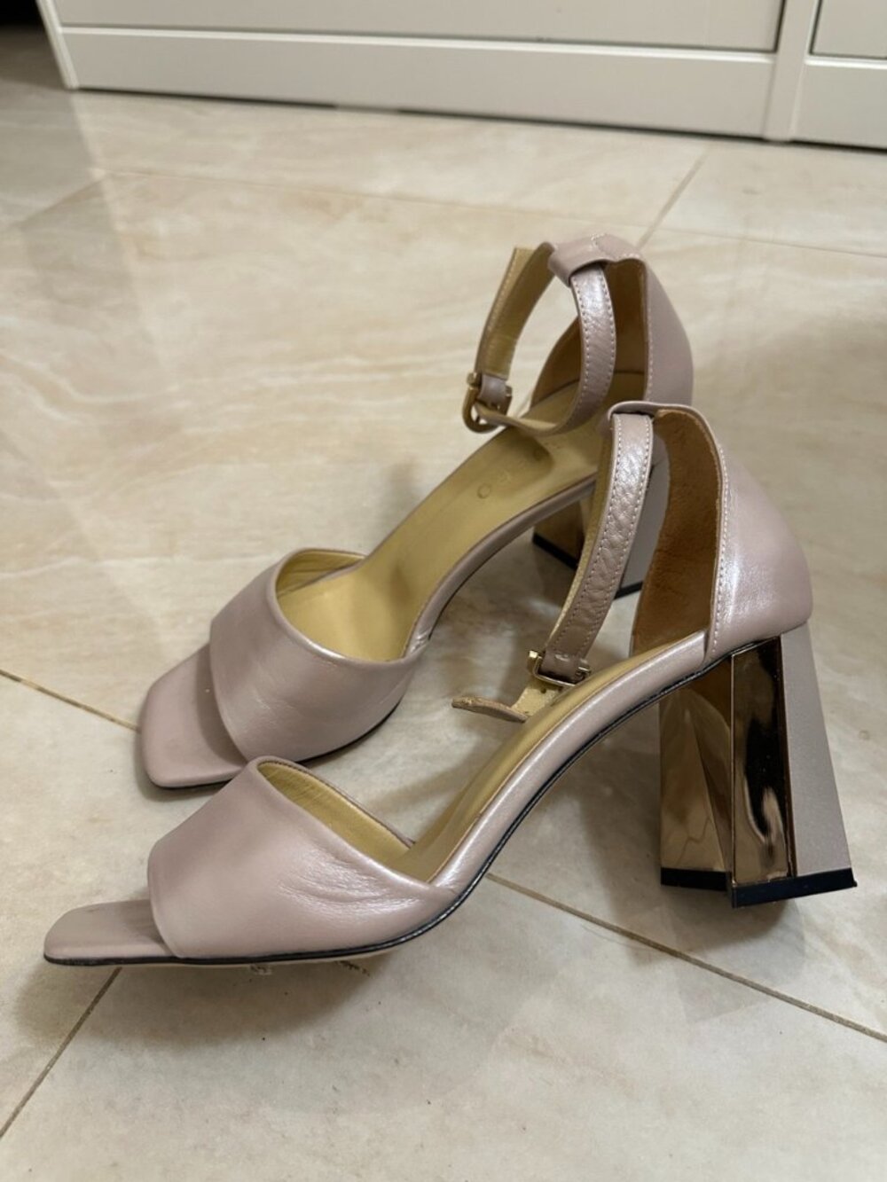 Genuine leather sandals, size 37 (7)